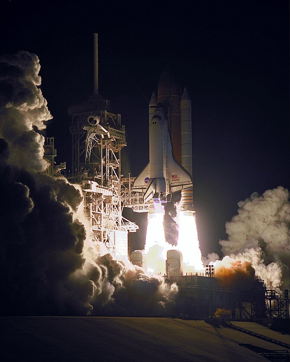 STS-101 launch operations photography