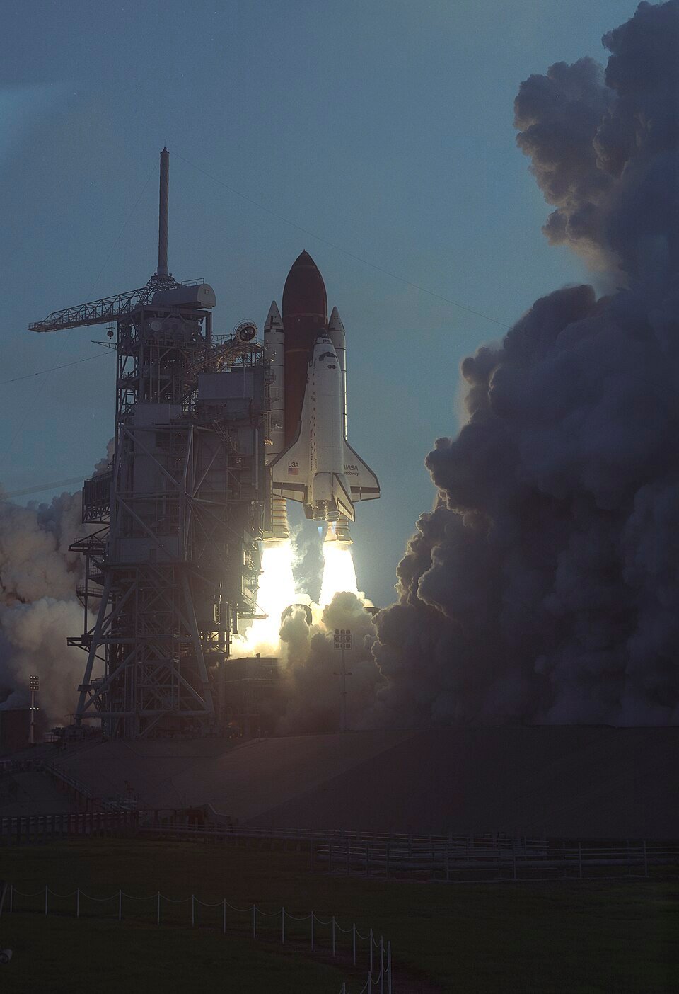 STS-39 launch operations photography
