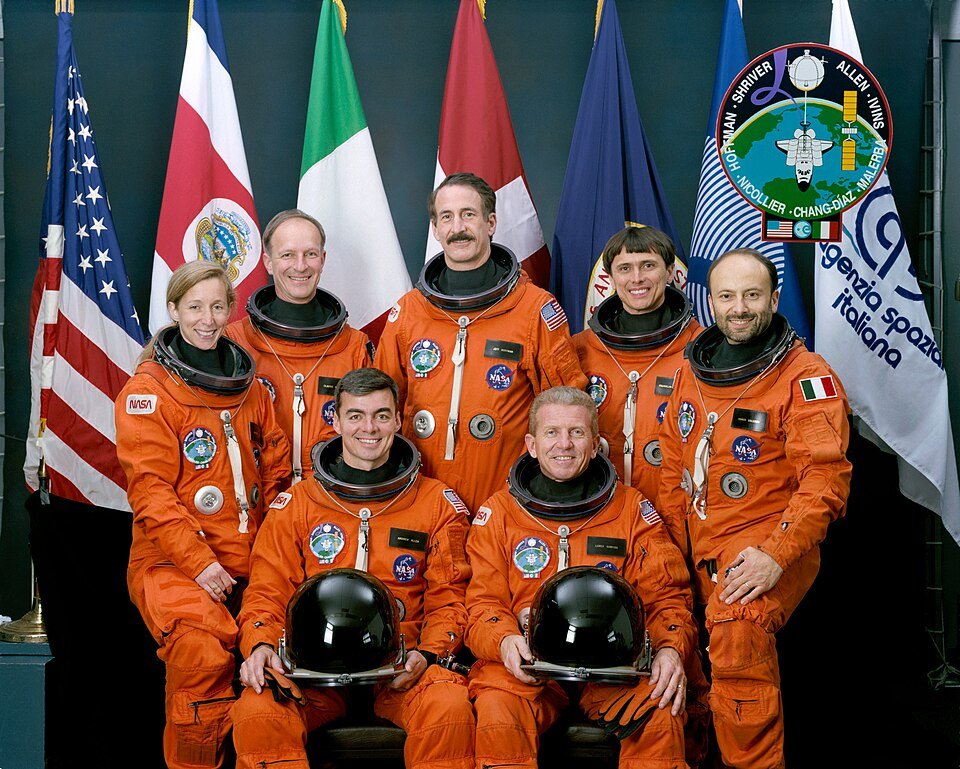 STS-46 launch operations photography
