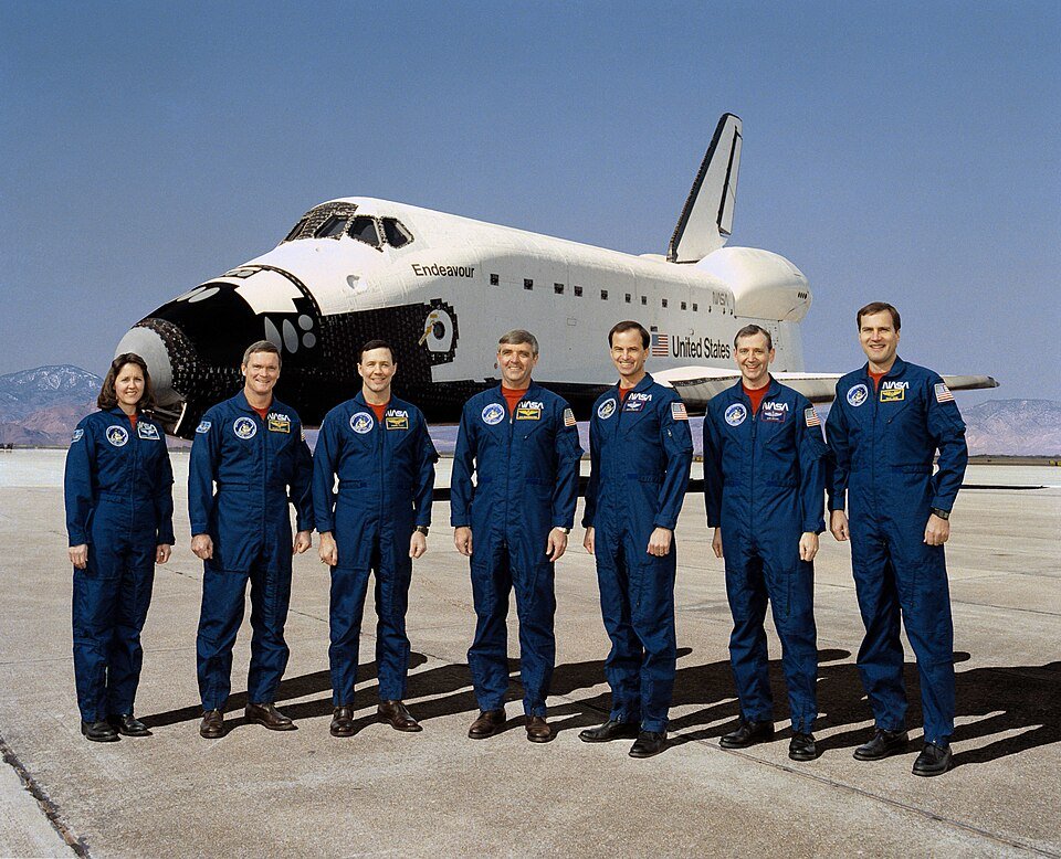 STS-49 launch operations photography
