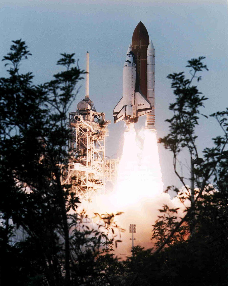 STS-75 launch operations photography