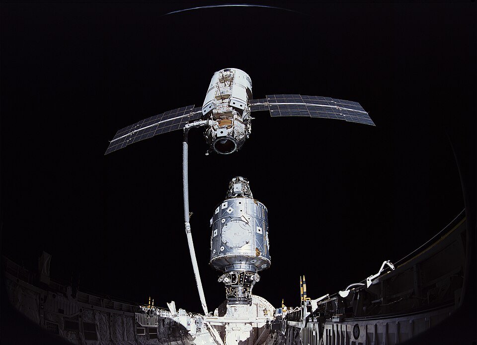 STS-88 launch operations photography