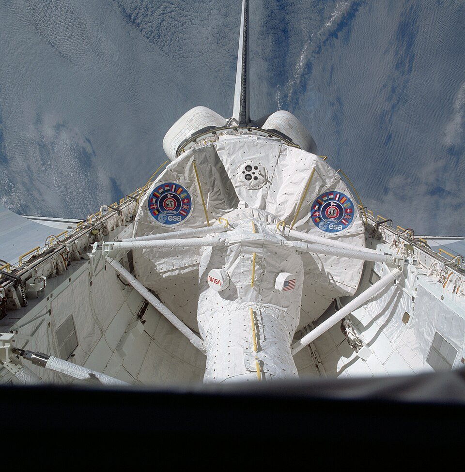 STS-9 launch operations photography