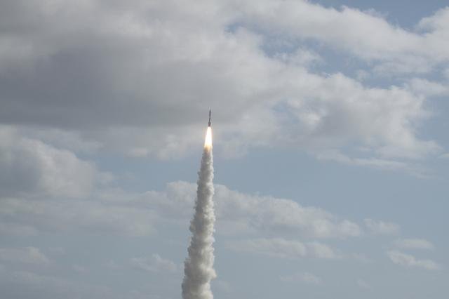 KSC-2011-8040