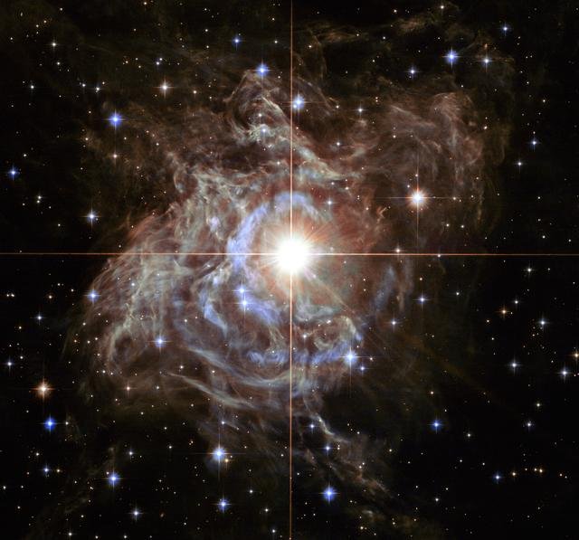 Dying Star Creates Fantasy-like Sculpture of Gas and Dust