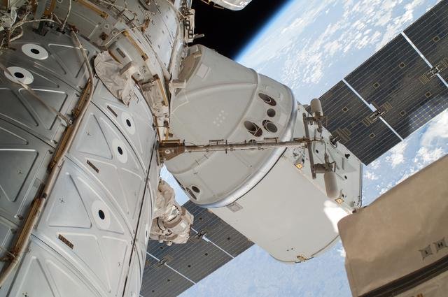 View of the Dragon Spacecraft during EVA 26